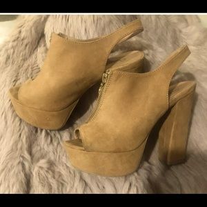 Quipid size 6 brown platform heels